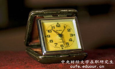 中央財(cái)經(jīng)大學(xué)保險(xiǎn)學(xué)在職研究生申碩考試什么時(shí)候報(bào)名？